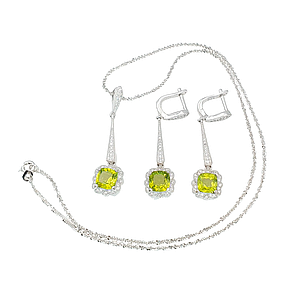 Комплект срібних сережок, кулон з ланцюжком з перидотами (хризолітами)