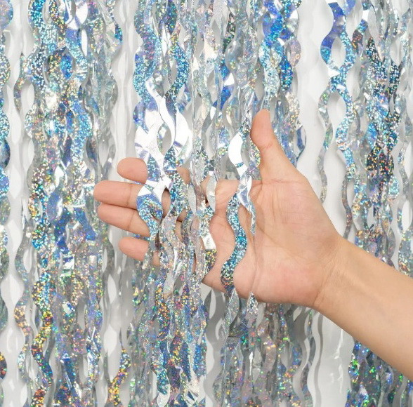 Хвиляста шторка для фотозони. Колір: Срiбло. Розмір: 2м*1м.