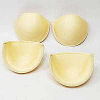 На кістці 75 бежевих поролонові чашочки для бюстгальтера