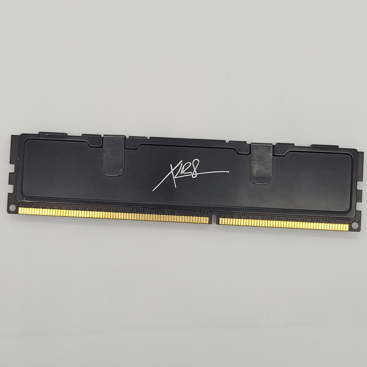 Ігрова оперативна пам'ять PNY DDR3 4Gb 1866MHz PC3-14900U CL10 (4GBH1X04F1AA28-15-H) Б/В