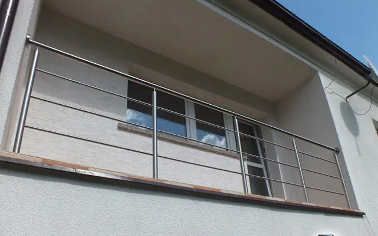 Перила/огородження з нержавійки AISI 304, поручень Ø42 мм, стійка Ø42 мм, 3 ригелі  Ø12 мм, бокове кріплення