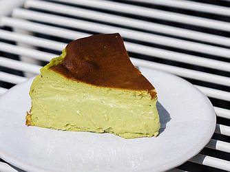 Баскський Фісташковий Чізкейк(Шматок),115г /шт(Коробка 6 шт) заморожений