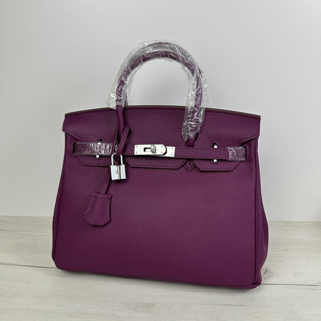 Стильна шкіряна сумка на дві ручки 30см срібна фурнітура С102-КТ-835-31 Фіолетова, фото 1