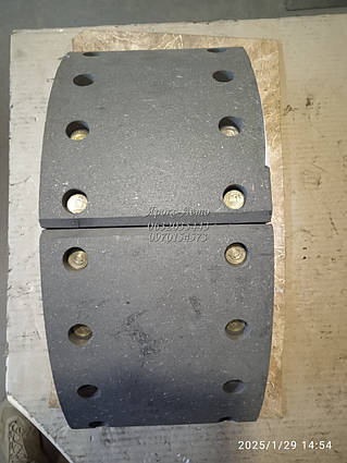 Колодка гальмівна ліва з накладкою МАЗ 000061555