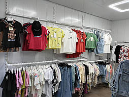 Обладнання настінне для магазину одягу