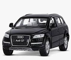 Модель авто 1/33 автомобіль Audi Q7, метал, чорний. У подарунковому боксі з вікном. Якість!