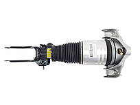 Амортизатор  передній правий на AUDI Q7 4L 2005-2015 року