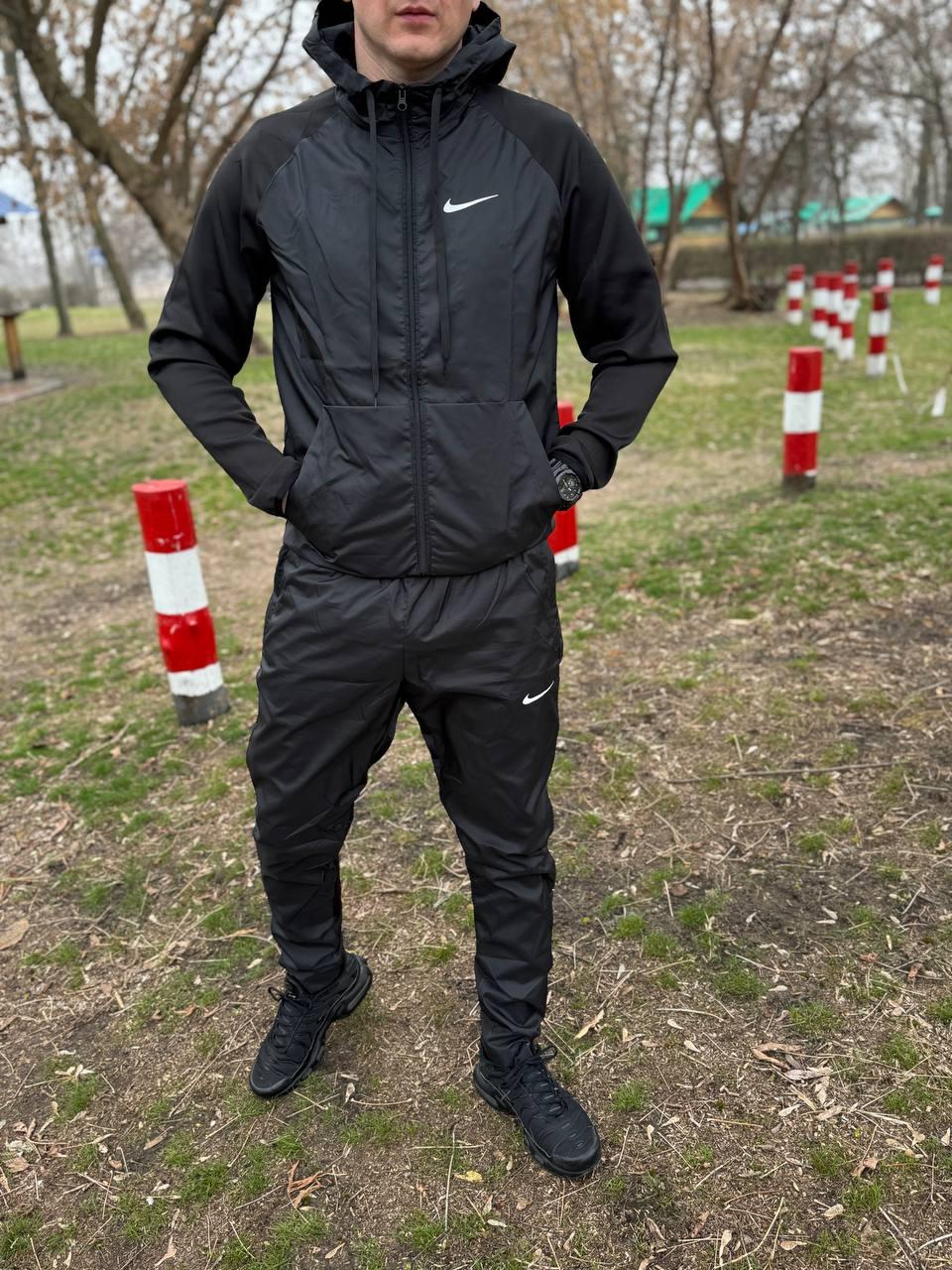 Чоловічий спортивний костюм Nike Вітрівка + Штани з плащівки чорний Комплект Найк з капюшоном