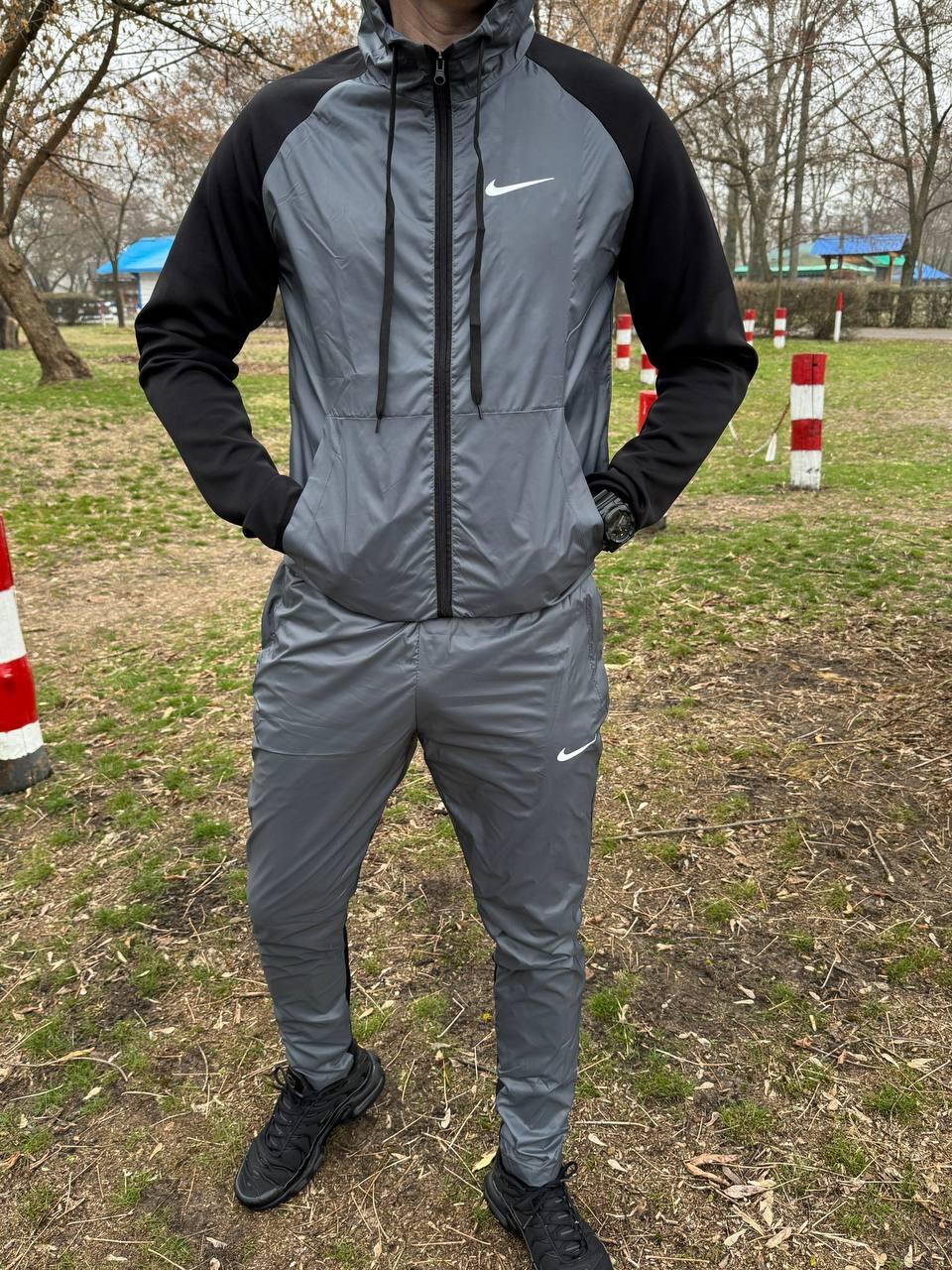 Чоловічий спортивний костюм Nike Вітрівка + Штани з плащівки сірий Комплект Найк з капюшоном