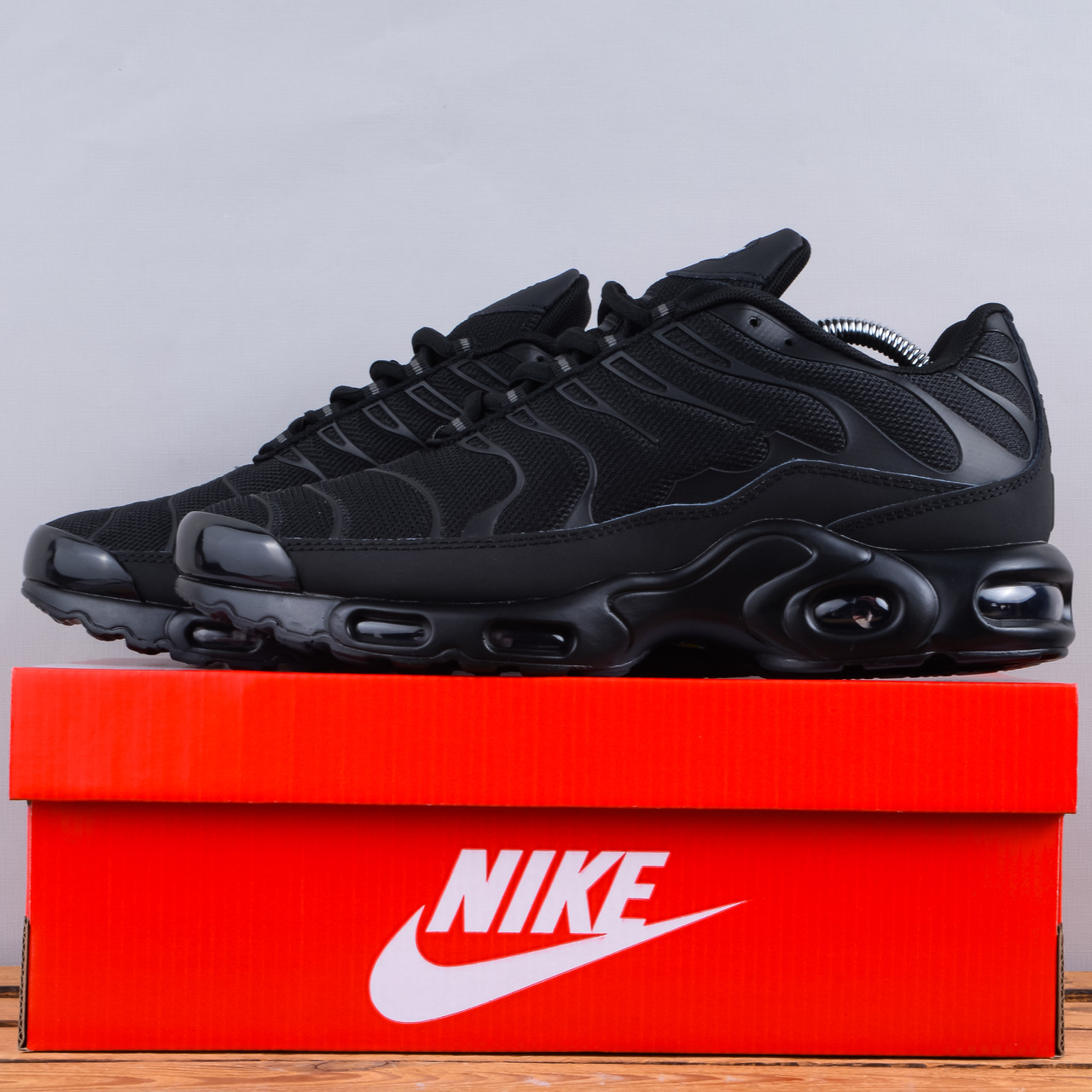 РОЗПРОДАЖ Чоловічі Кросівки у сти-лі Nike Air Max TN чорні, фото 1