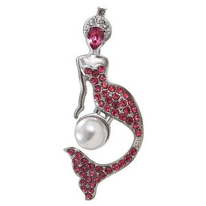 Брошка металева на сріблястій основі русалонька з рожевими кристалами та намистиною розмір 75х30 мм