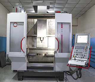 Центр оброблювальний фрезерний з ЧПК 5-осьовий HERMLE C40U