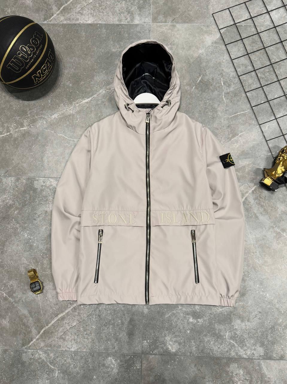 Чоловіча ветровка Stone Island з патчем молочна Куртка Стон Айленд з плащової тканини весняна осіння