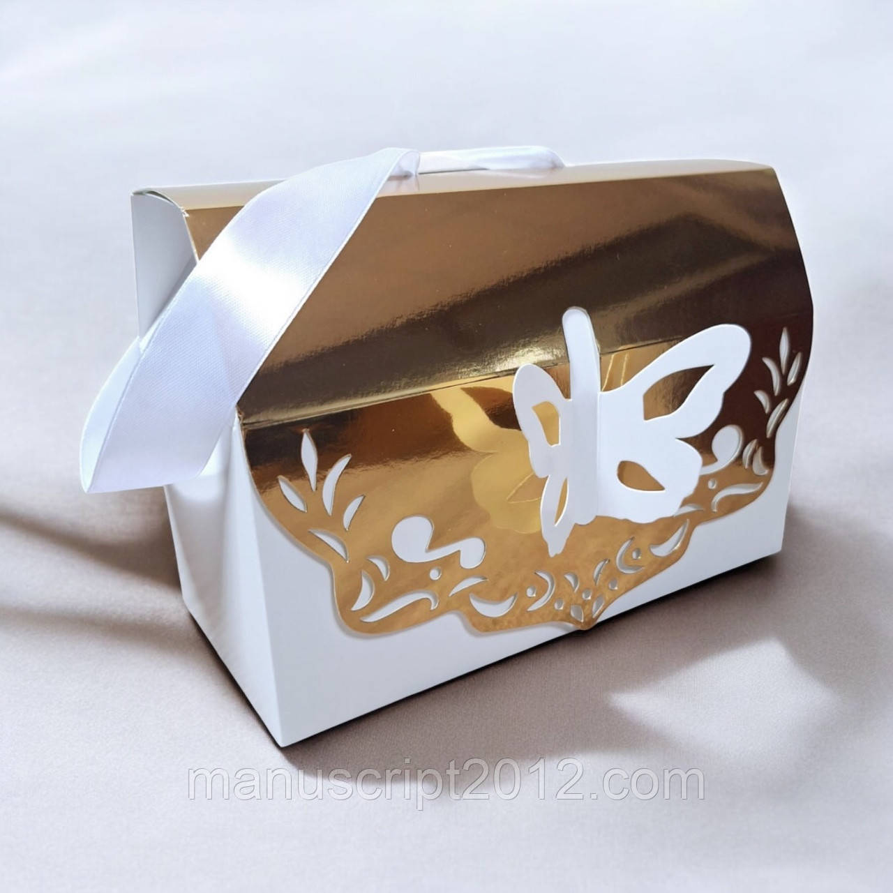 Коробка-сумочка подарункова з ручкою "Метелик" (220х100х150мм.) біло-золота
