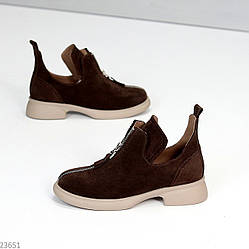 Дизайнерські туфлі на блискавці, натуральна замша колір шоколад на бежевій підошві