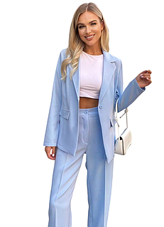 Жіночий костюм блакитного кольору – ідеальне поєднання стилю та елегантності