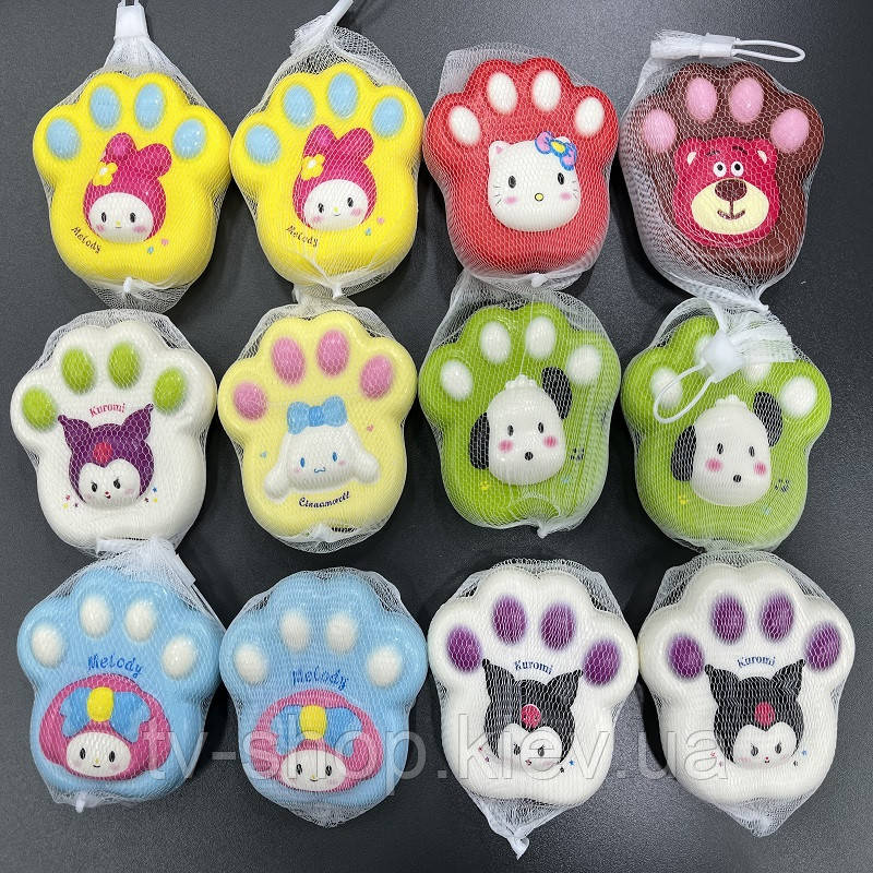 Іграшка-антистрес сквіш Лапка Куромі/Кітті Sanrio" (11 см), фото 1