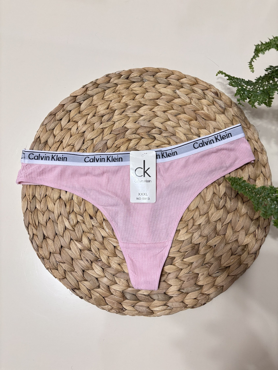 Жіночі трусики-стринги calvin klein