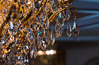 Люстри з кришталю – доступна розкіш з масою переваг