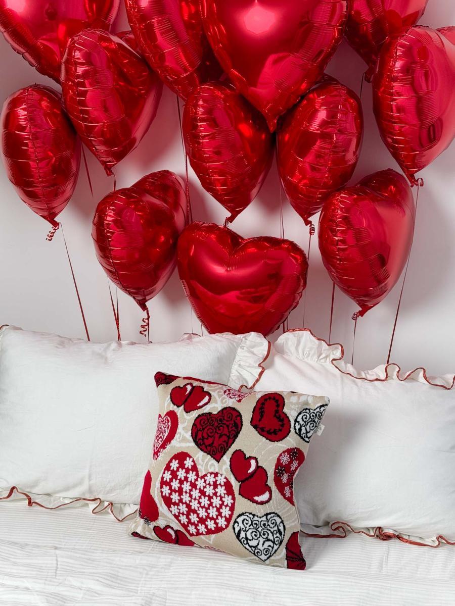 В'язана декоративна подушка Серця LOVE ТМ ПРОВАНС