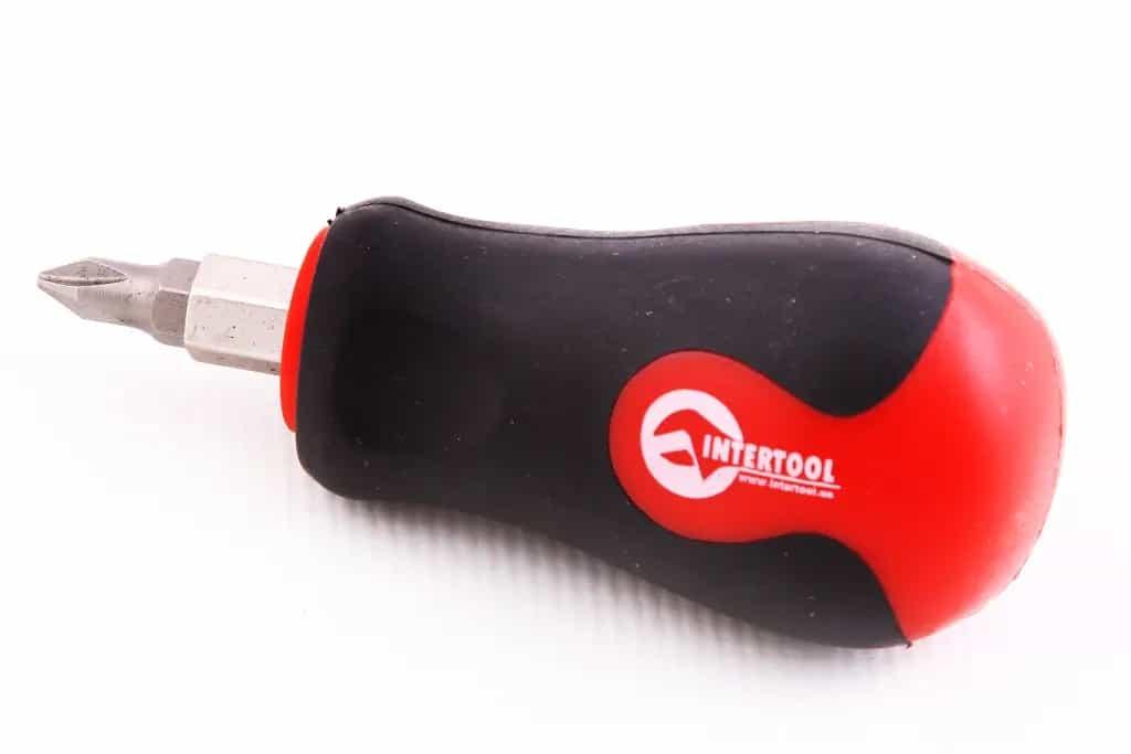 Викрутка 4 в 1 "Intertool" гумова ручка міні