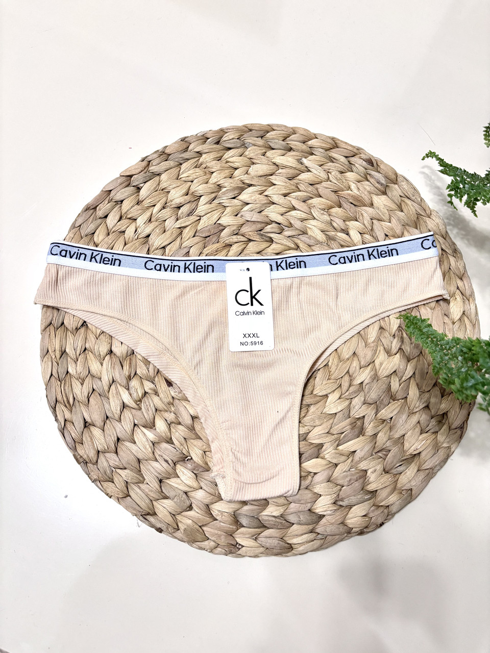 Жіночі трусики бразиліани calvin klein