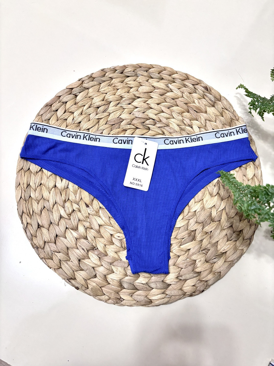 Жіночі трусики бразиліани calvin klein