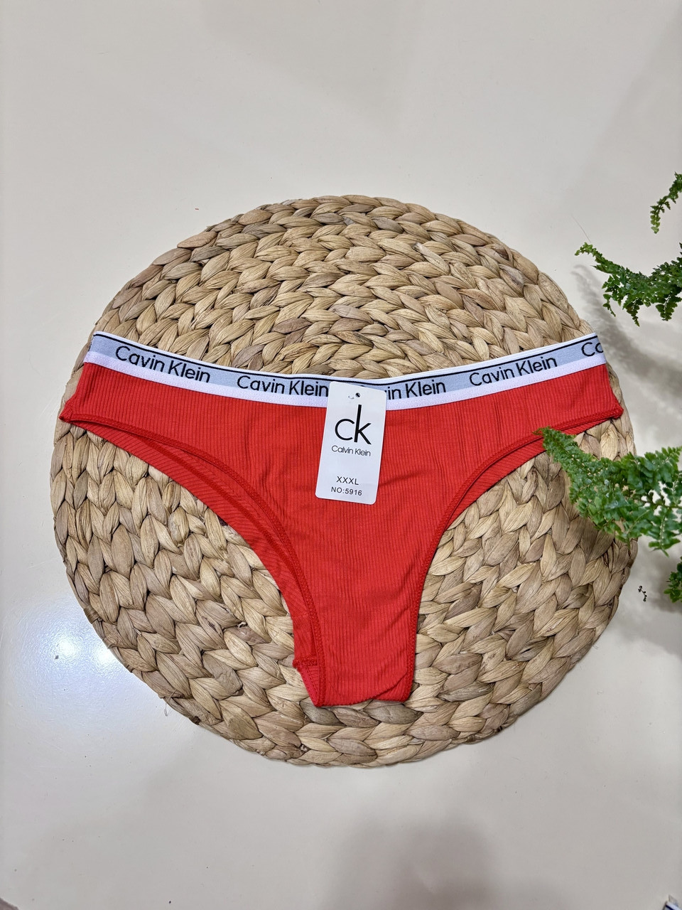 Жіночі трусики бразиліани calvin klein