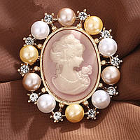 Брошка металева на золотистій основі камея з різнобарвними намистинами та стразами розмір виробу 45х40 мм