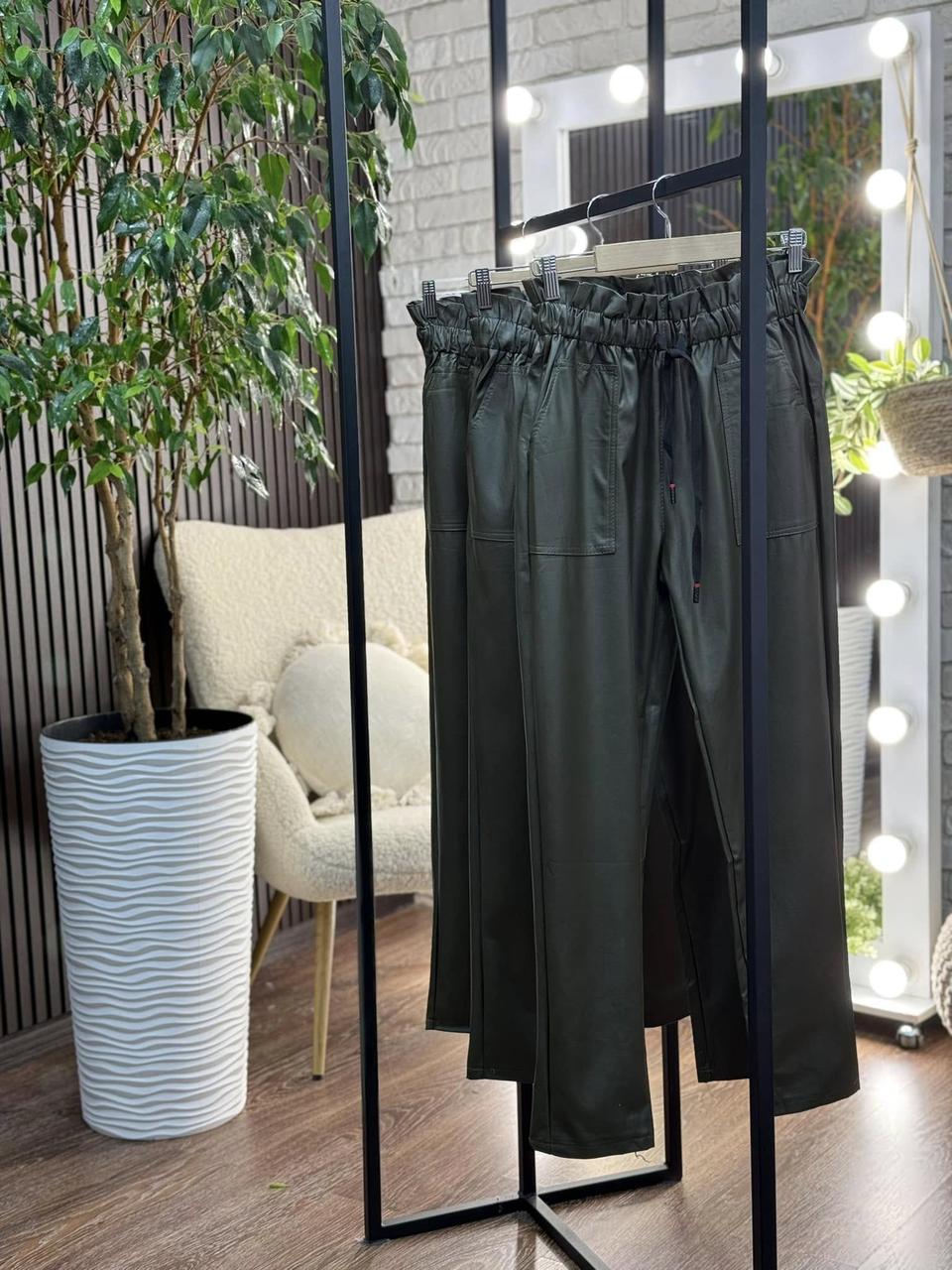 Шикарні жіночі штани, тканина "Еко-Шкіра" 46, 48, 50, 52, 54, 56 розмір 46