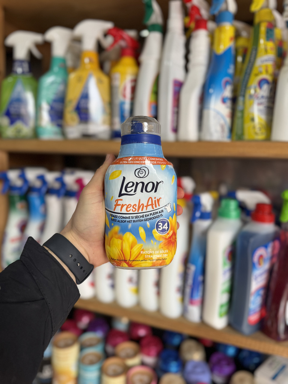 Ультраконцентрований ополіскувач для прання Lenor Fresh Air 34 прання. 470мл