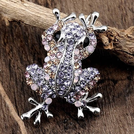 Брошка на сріблястій жаба з рожевими кристалами, що переливаються, розмір виробу 40х25 мм, фото 1
