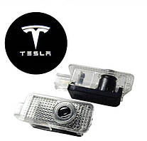 Підсвічування дверей з логотипом Tesla