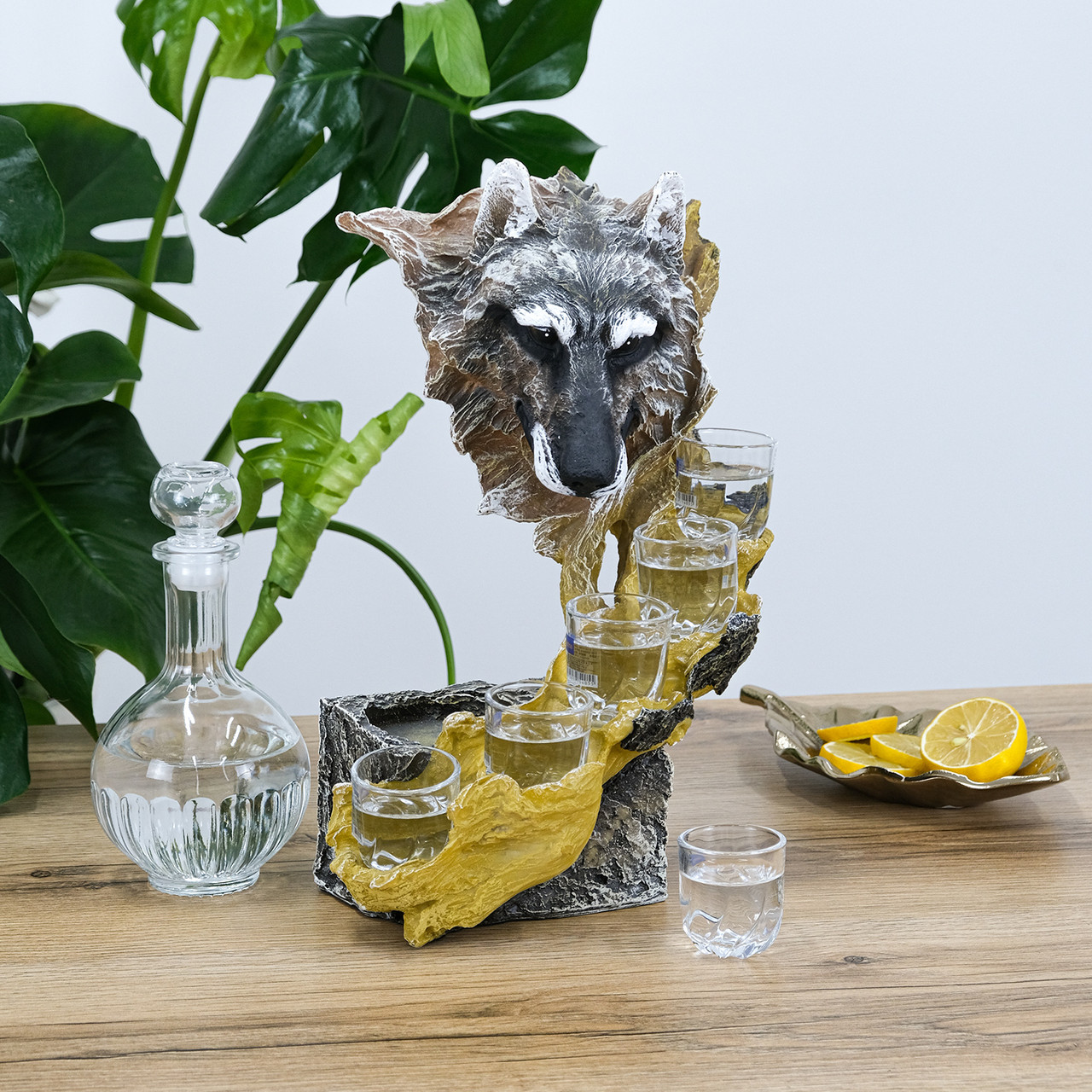 Подарунковий набір "Вовк" скляний графін і 6 стопок на підставці з полістоуну, фото 1