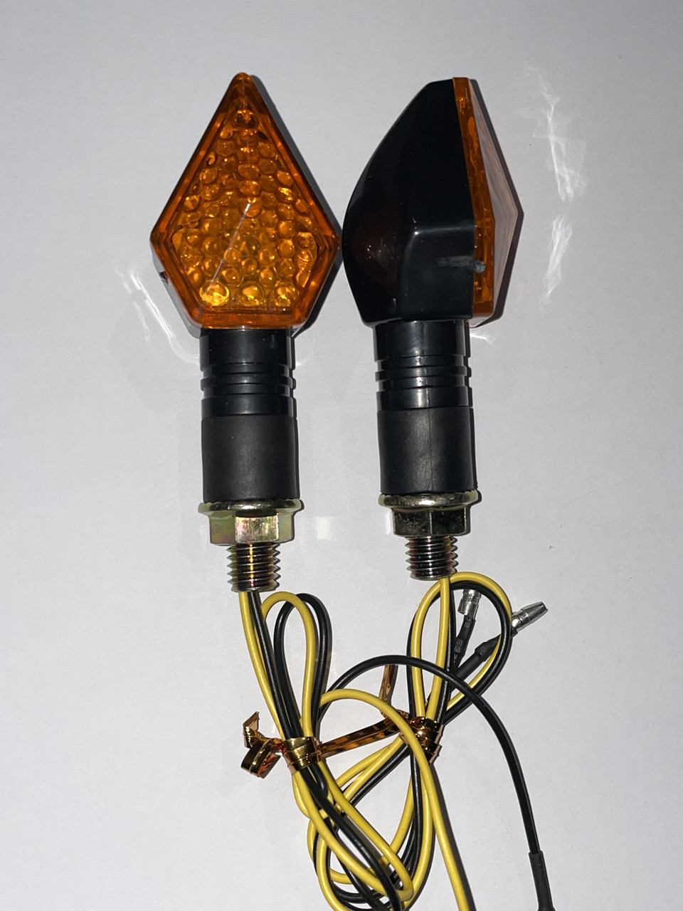 Повороти світлодіодні (пара) стрілоподібні (чорні, жовте скло) MONSTER ENERGY