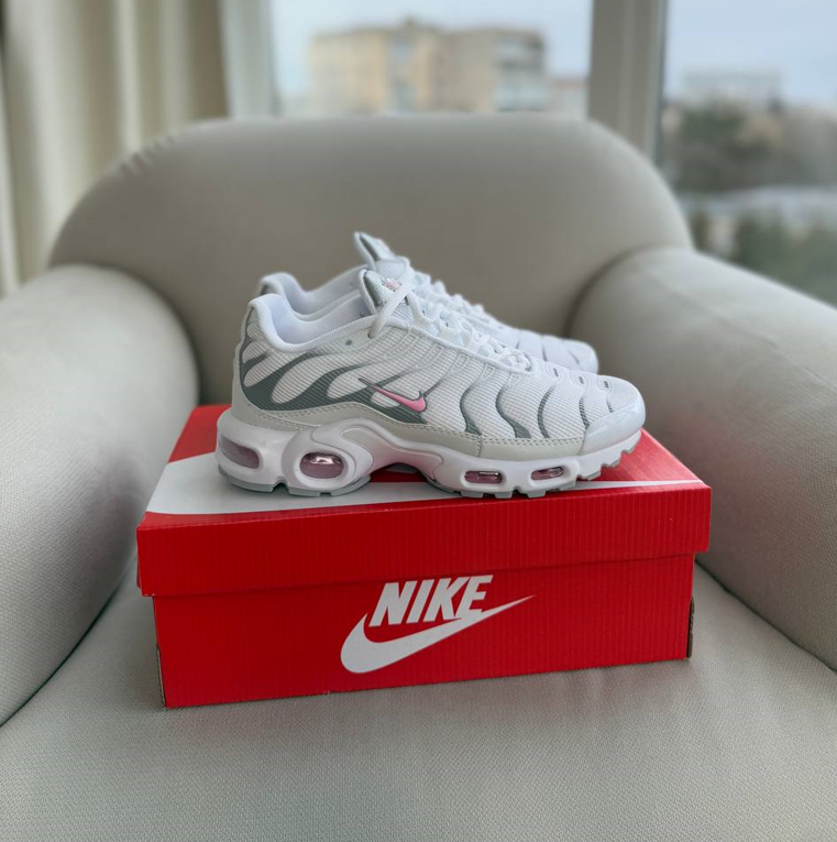 Жіночі кросівки Nike Air Max Tn Plus White Pink Найк Аір Макс Плюс ТН рожево білі текстиль весняні