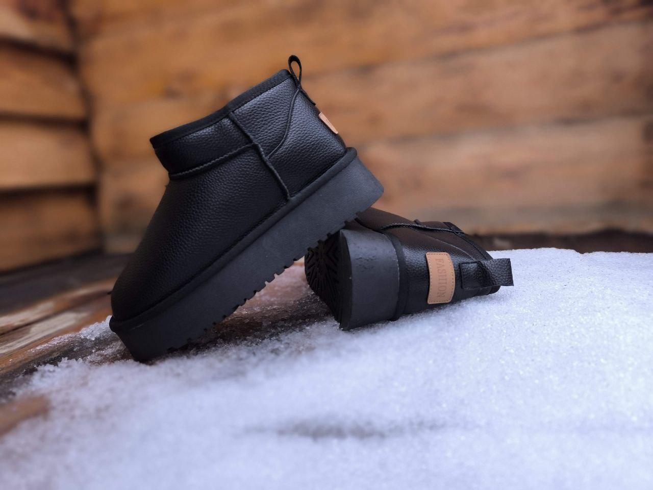 Уги жіночі ЧОРНІ BLACK шкіряні Міні короткі на високій платформі черевики зима
