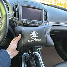 Автомобільні подушки 2 шт на підголівник Skoda / Шкода, з натуральної шкіри, стильний аксесуар для вашого авто, фото 4
