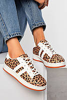 Кросівки жіночі білого кольору з леопардовим принтом на шнурівці 196917M