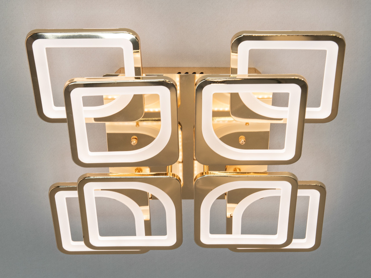 Квадратна LED люстра у стилі модерн, золото, 115W на 16м2 HS8060-4+4GDIM-LS