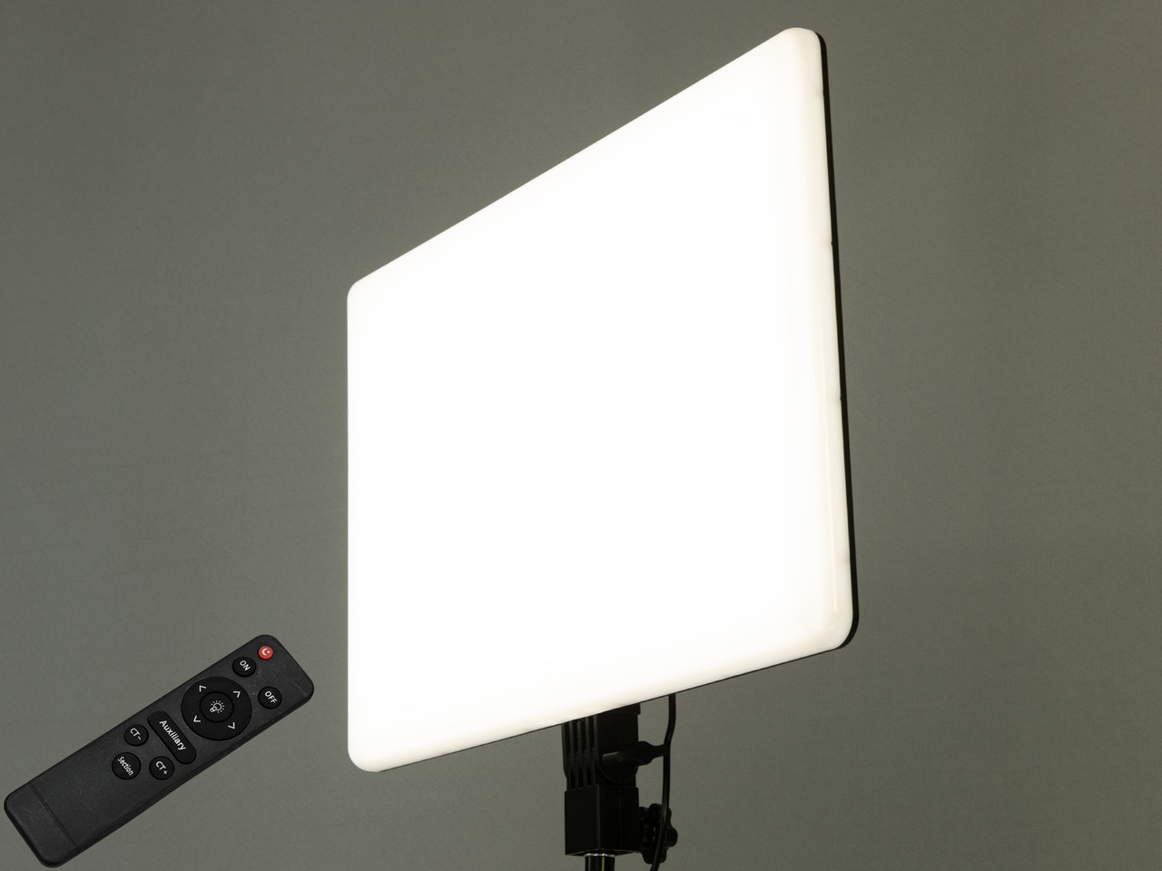 Світлодіодний прожектор із пультом, регульована колірна температура, 45 Вт SL-A118