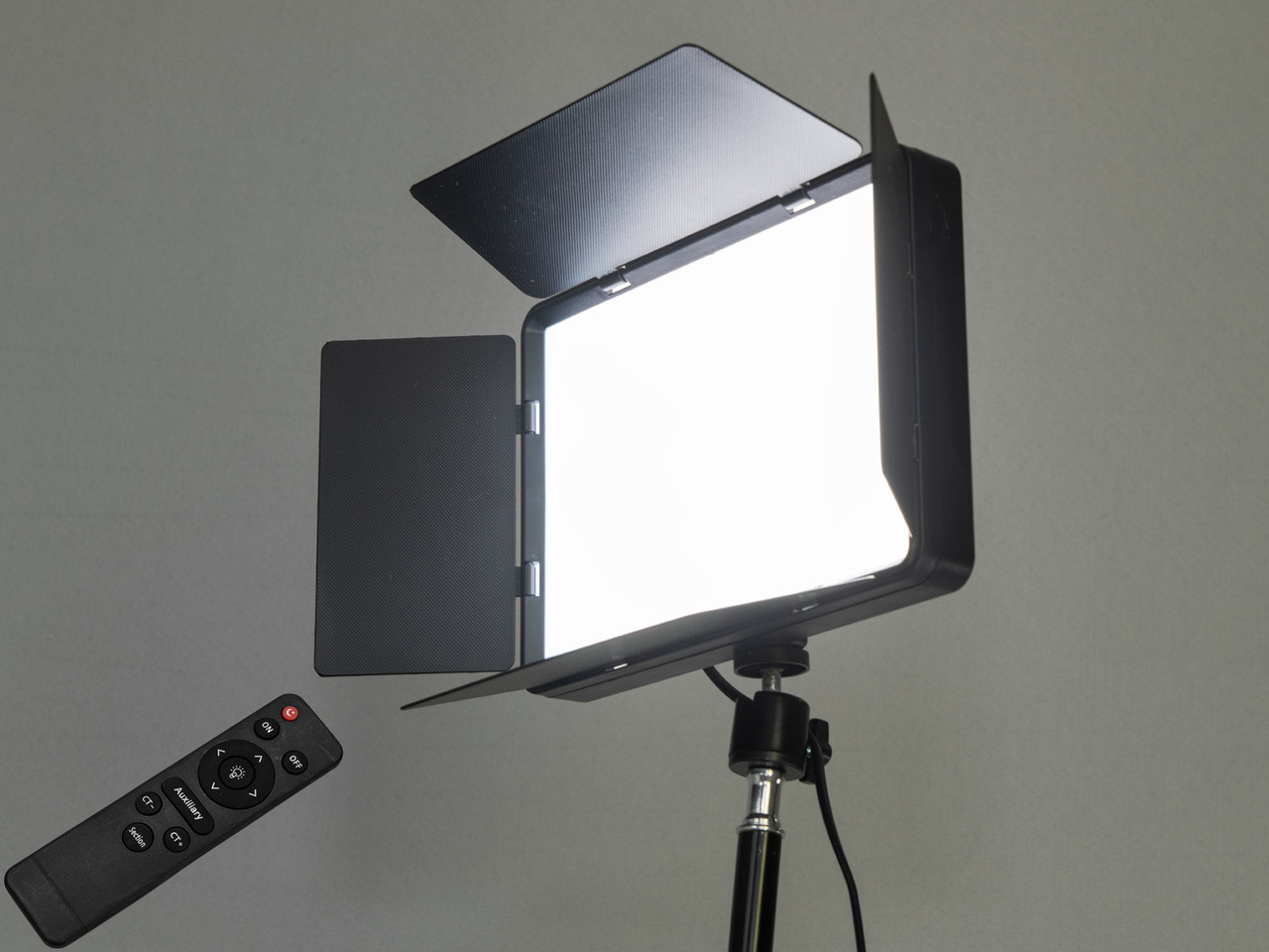 Прожектор спрямованого світла для фото- та відеознімання з пультом, 34 Вт SL-RL-900