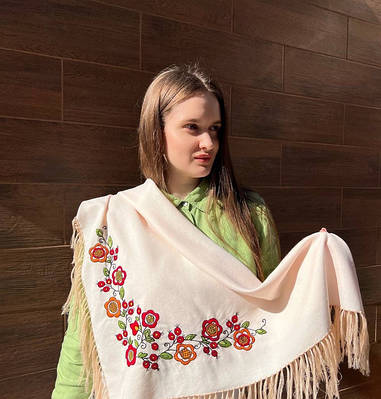 Хустини та шарфи вишиті