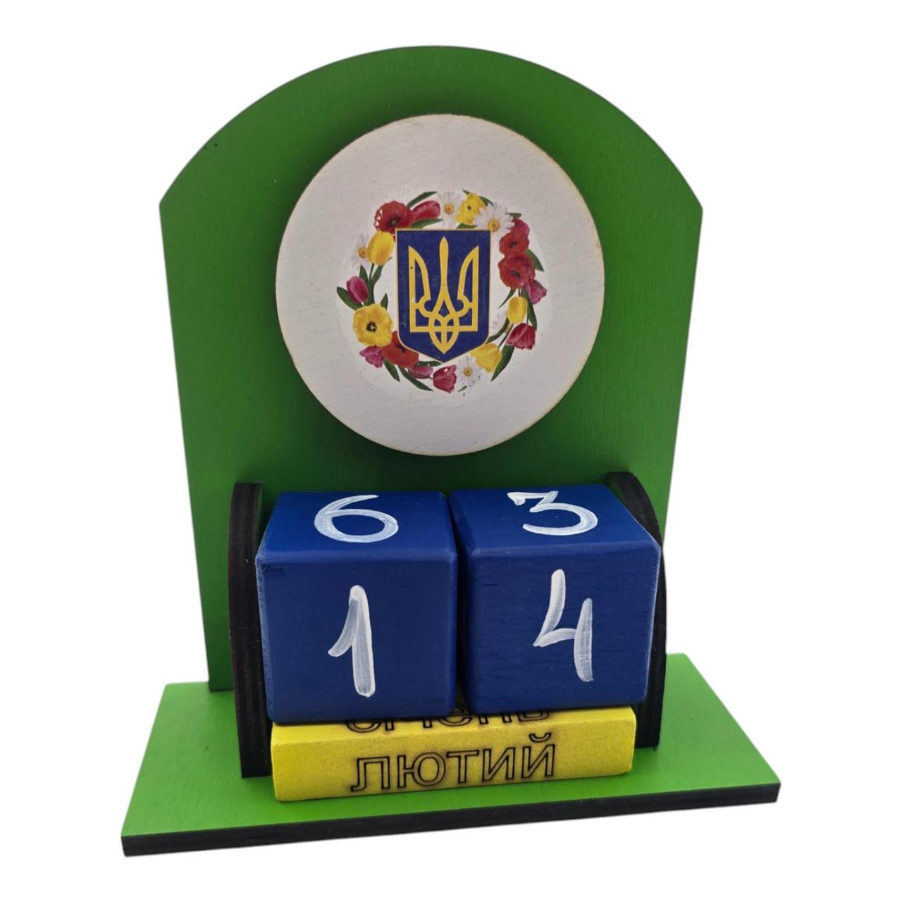 Вічний календар «Квітуча УкраЇна» (155х142х60 мм), з темним кантом розписано вручну.