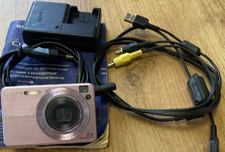 ソニー Cyber-shot DSC-W120 ブラック Sony Cyber-shot DSC-W120 Digital Camera (Black) DSCW120/B B&H