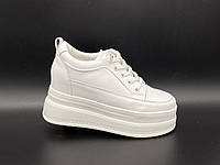 Білі кросівки. Снікерси. Маленькі розміри ( 33, 34, 35).