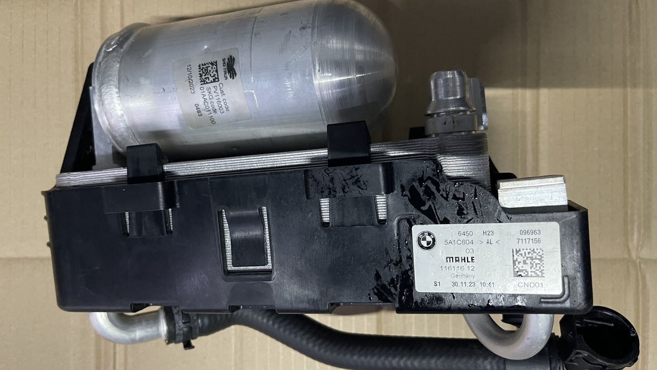 Конденсер bmw у складка з кронштейном BMW (64535A1C604)
