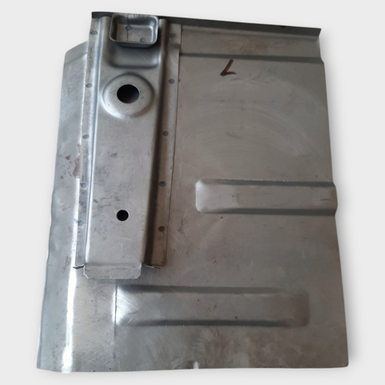 Ремонтна частина підлоги з переднім піддомкратником (нового зраз) ВАЗ 2101-07 лів, фото 1