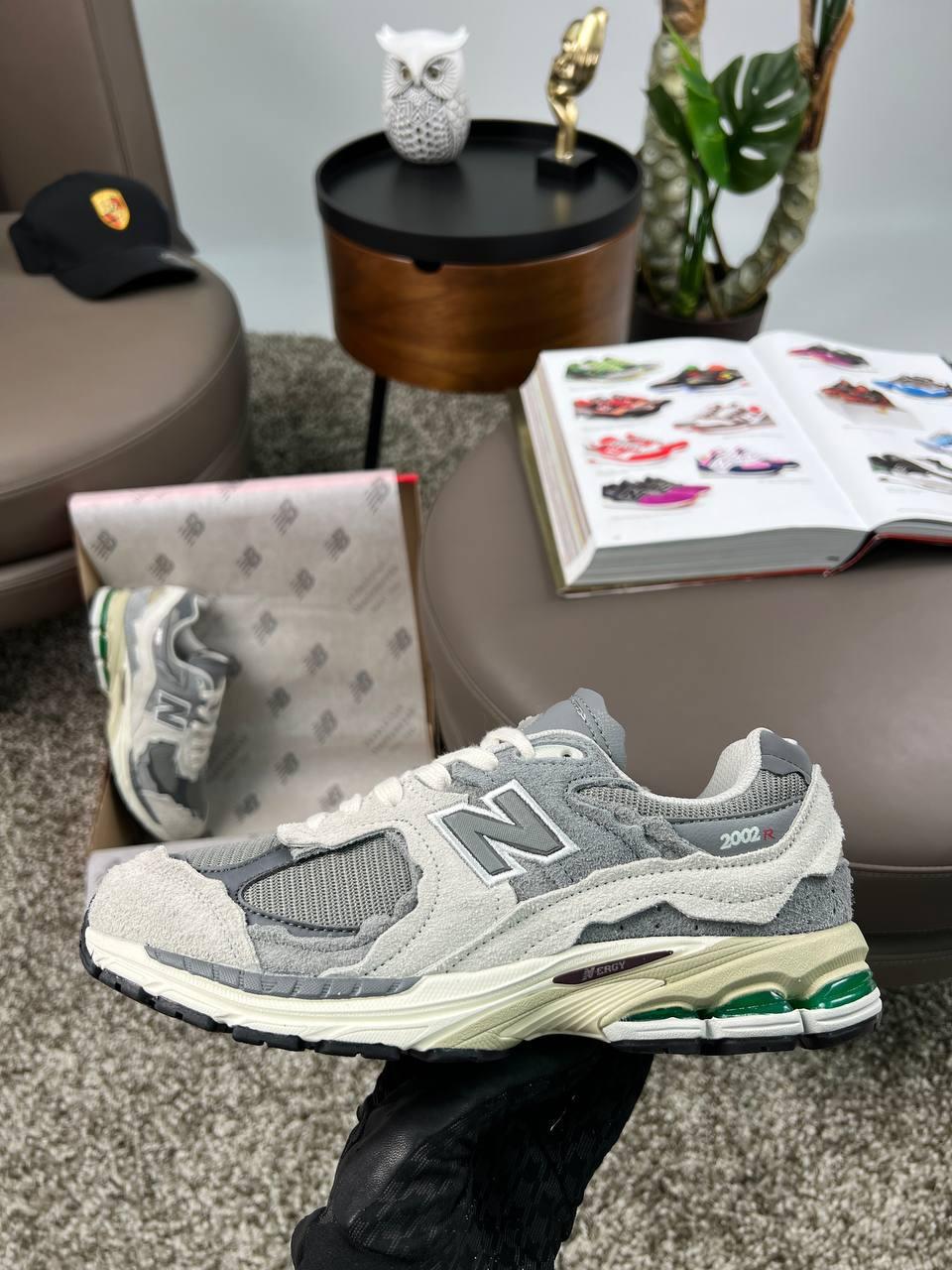 Чоловічі кросівки замша текстиль New Balance 2002R N Light Grey Green, кеди Нью Беланс сірі. Чоловіче взуття