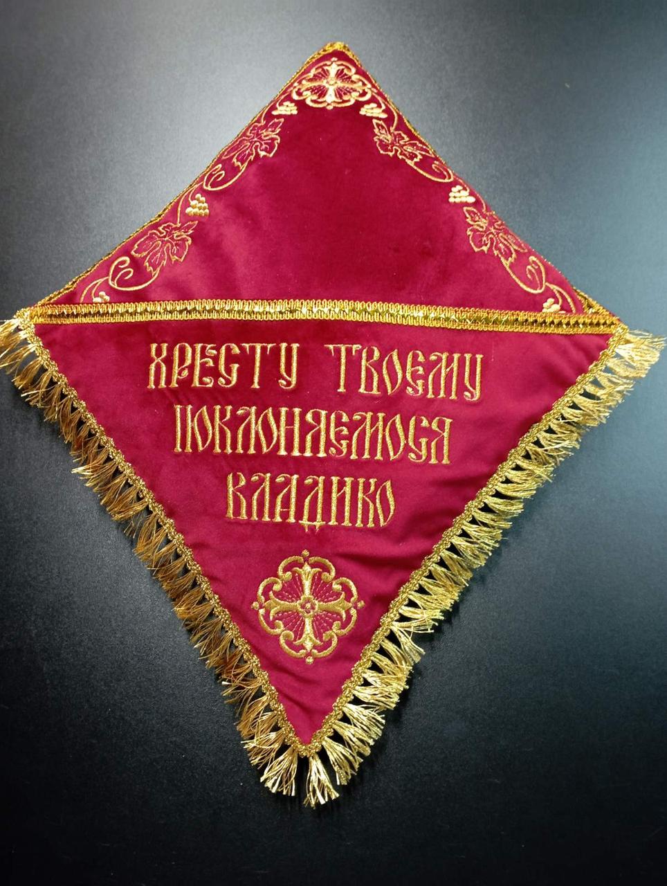Подушка під хрест з вишивкою, тканина жасмин (Розмір 46*35см)